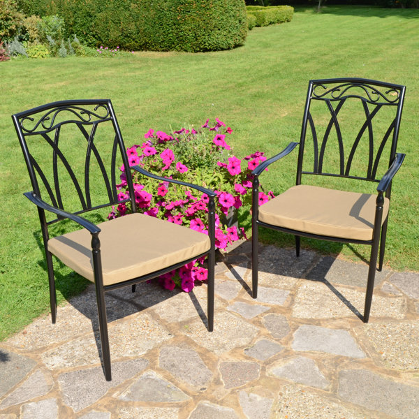 Cream metal garden table and online chairs